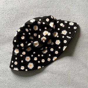 Women's Reversible Daisy Bucket Hat